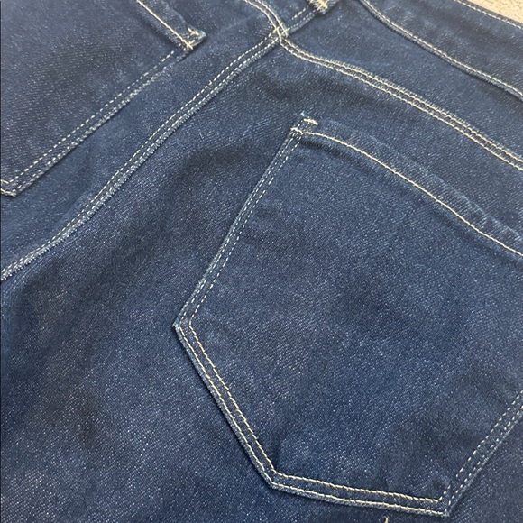 L'AGENCE Lenora Low-Rise Flared Jeans - Picture 8 of 8